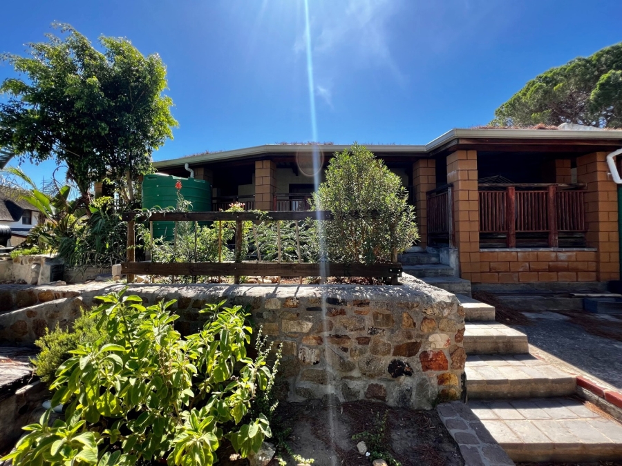 7 Bedroom Property for Sale in Sir Lowrys Pass Village Western Cape